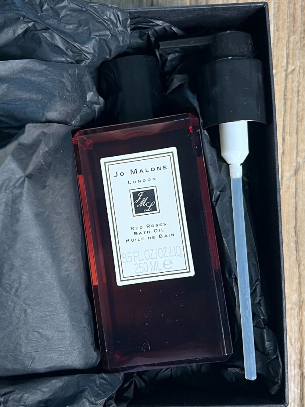 Jo Malone London Red Roses Bath Oil 250ml 8.5 oz with Pump Gift Box and Bag